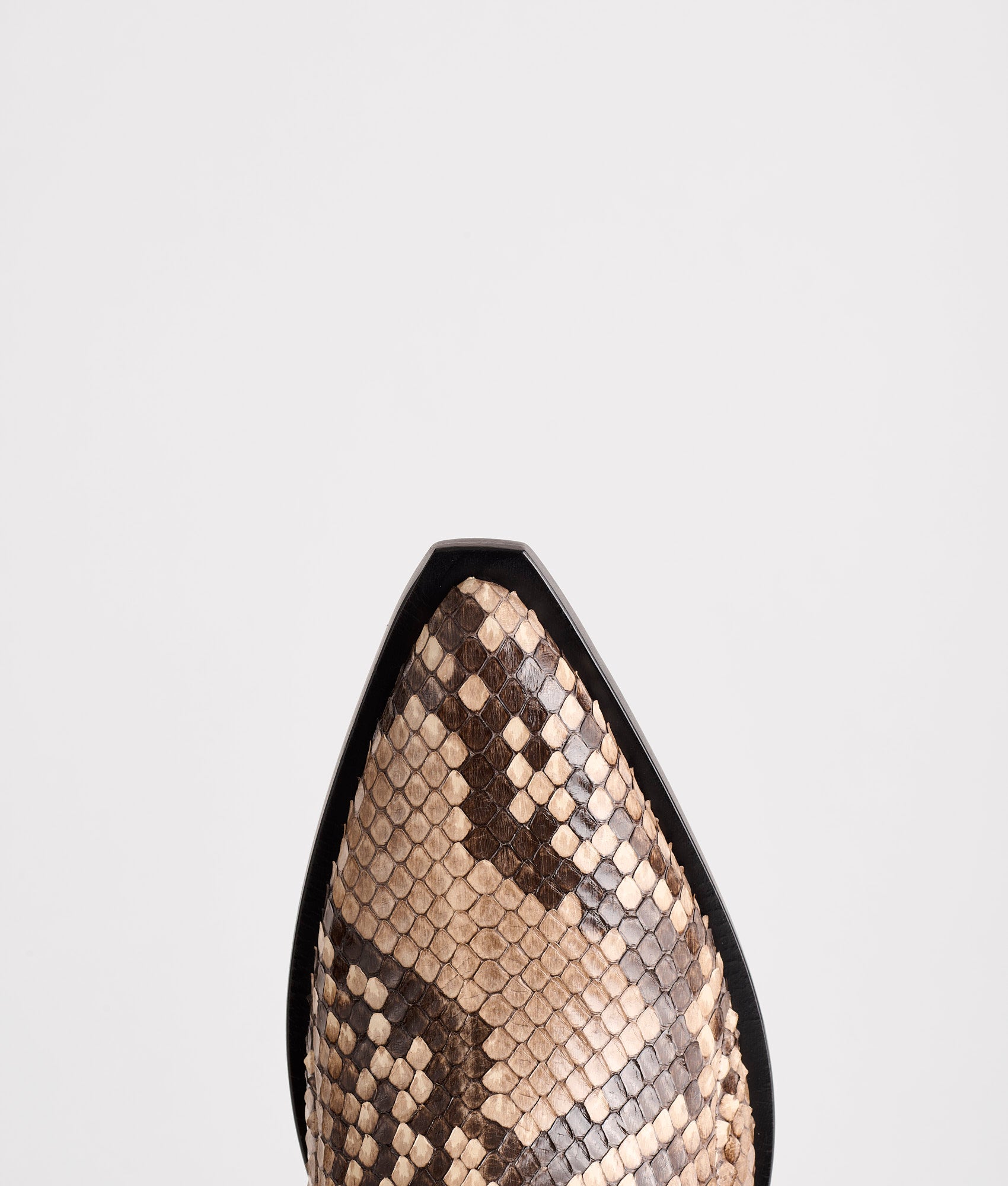 Vittoria :: Black/White - Image 8