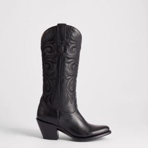 Laurelie :: Black