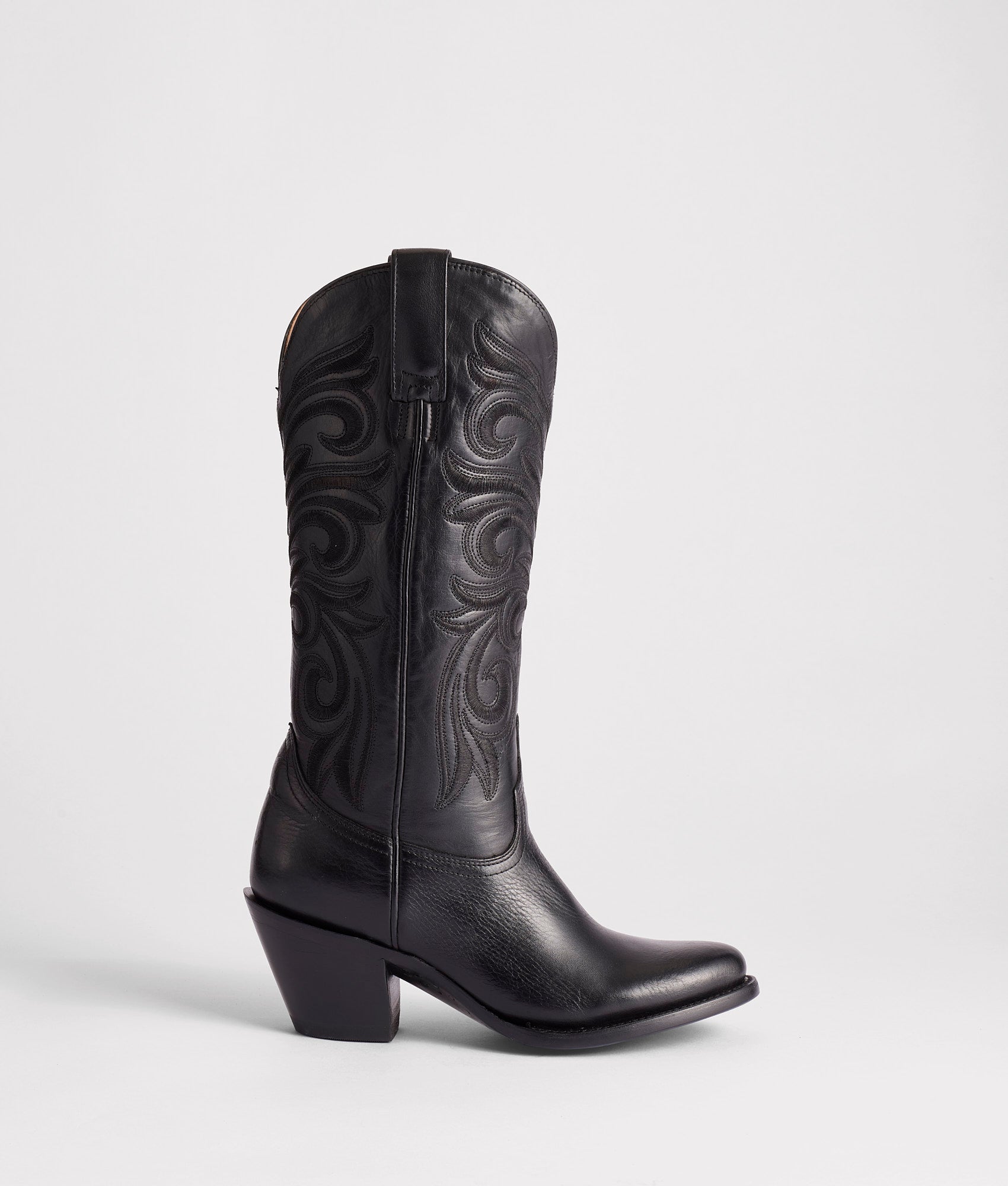 Laurelie :: Black