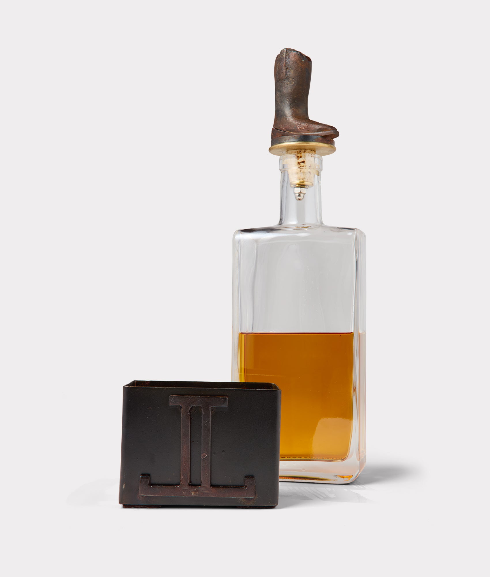 Boot Decanter :: Iron - Image 2